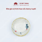 Flower shaped plate