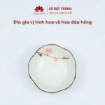 Flower shaped plate