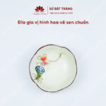Flower shaped plate