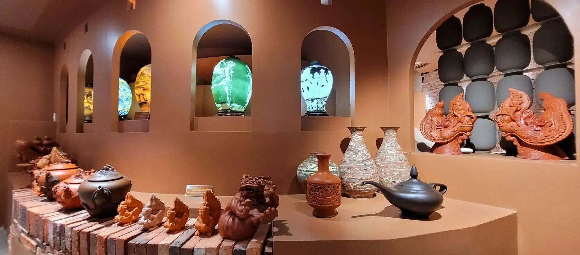 Analyze the Economic Impact of Bat Trang Ceramics