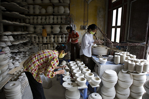 Dive into the Development of Bat Trang Ceramics through Dynasties