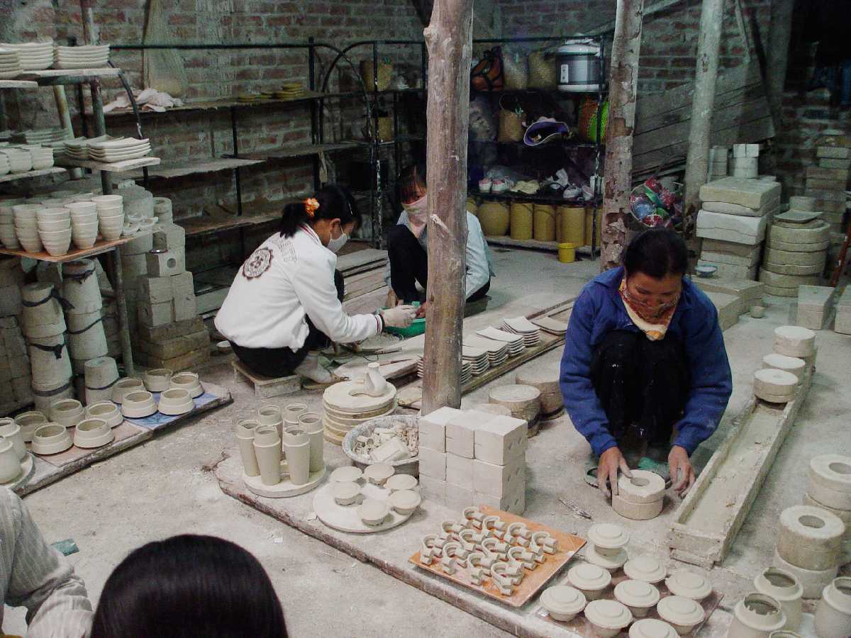 Examine Traditional Patterns in Bat Trang Ceramics