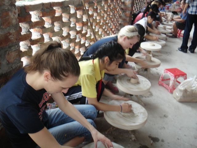Face the Challenges Facing Artisans of Bat Trang Ceramics